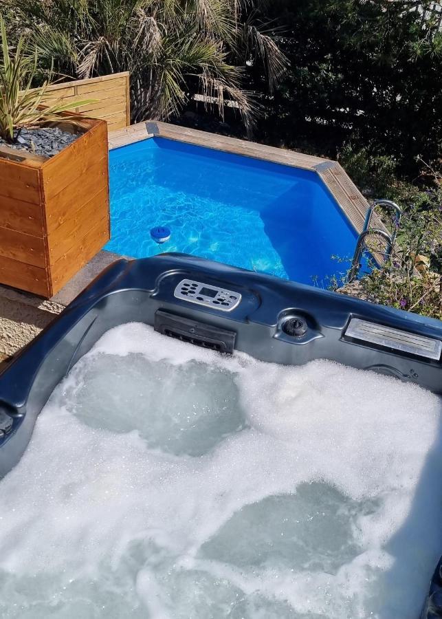 Studio Port Pin Vue Mer, Jacuzzi, Hammam, Parking Prives Cassis Bagian luar foto